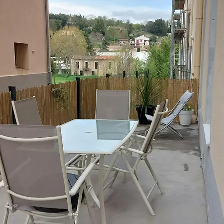 A L'aube Des Bains Apartment *